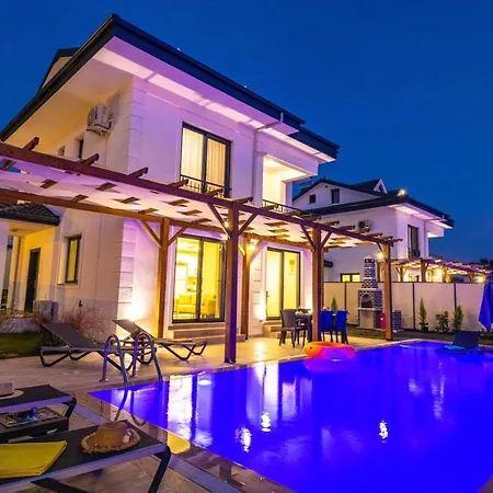 Leona - 5 Bedroom In Willa Fethiye