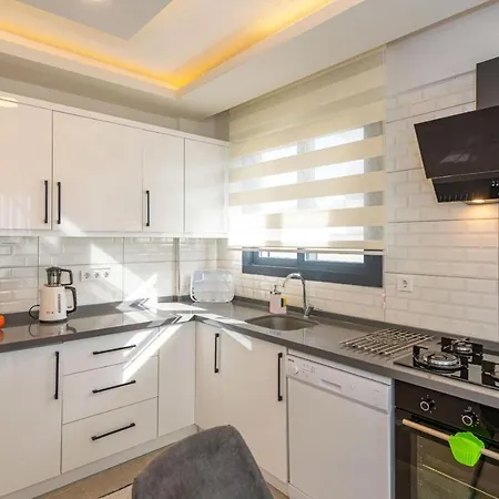 Leona - 5 Bedroom In Willa *