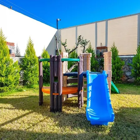 Willa Leona - 5 Bedroom In