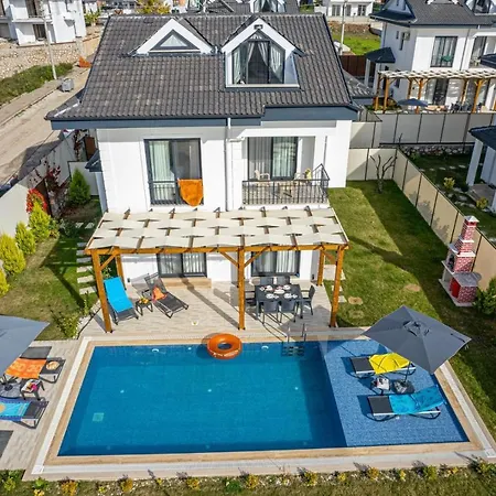 Leona - 5 Bedroom In Willa *