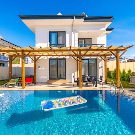 Leona - 5 Bedroom In Willa *