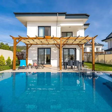 Leona - 5 Bedroom In Willa Fethiye