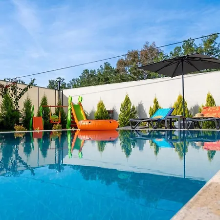 Willa Leona - 5 Bedroom In